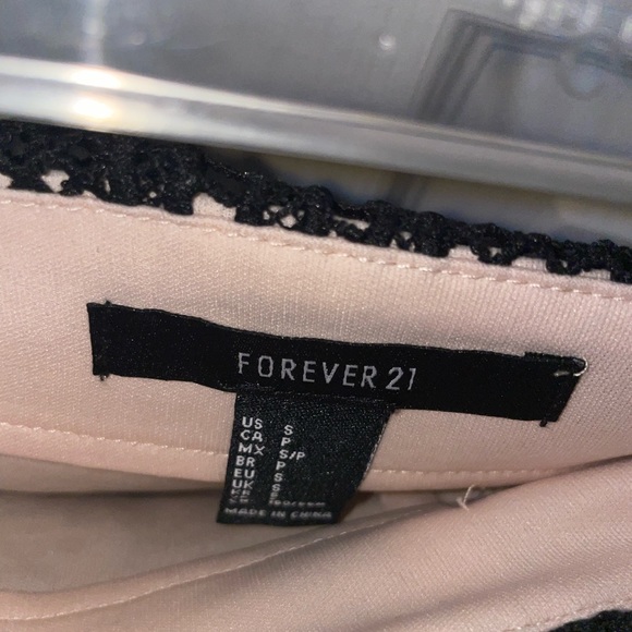 Black lace mini skirt - Picture 3 of 3